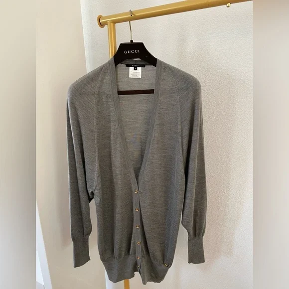 Gucci cashmere, silk and wool cardigan with gold designer buttons and gold logo. - Picture 10 of 16